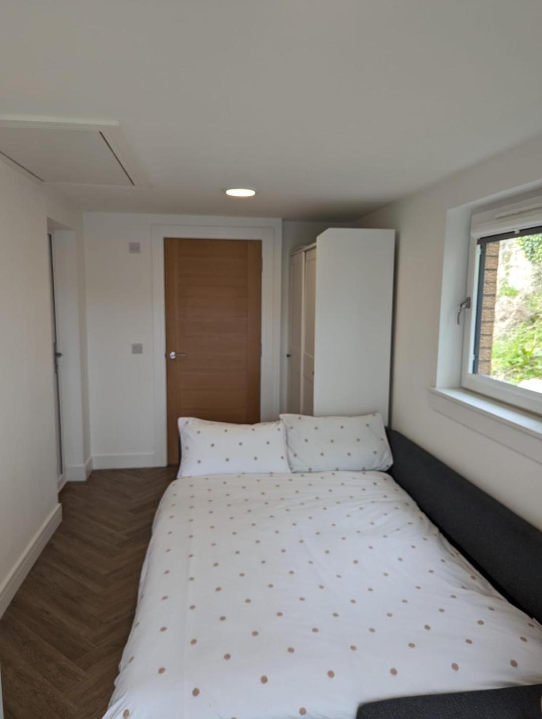 En-Suite Double Room With Private Entrance Edinburgh Exterior photo